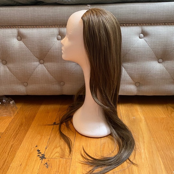 NWT V-Weft Blonde Extension Wig - Picture 2 of 10